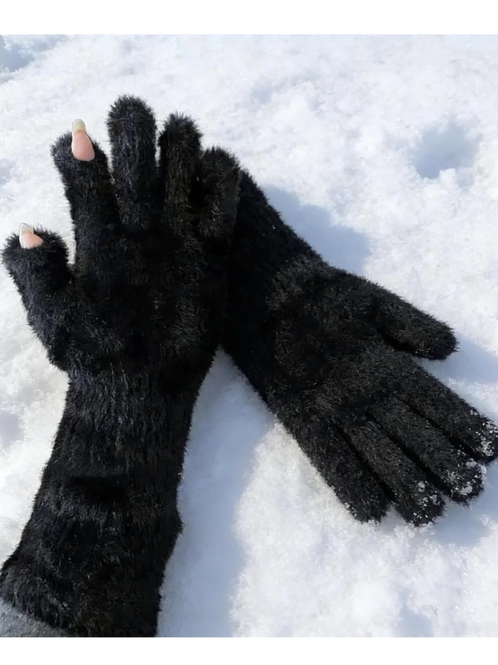 💞 New Pair of Women’s Cozy Black Plush Touch Screen Gloves